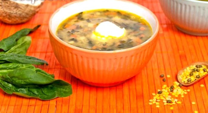 Чечевичный суп со шпинатом