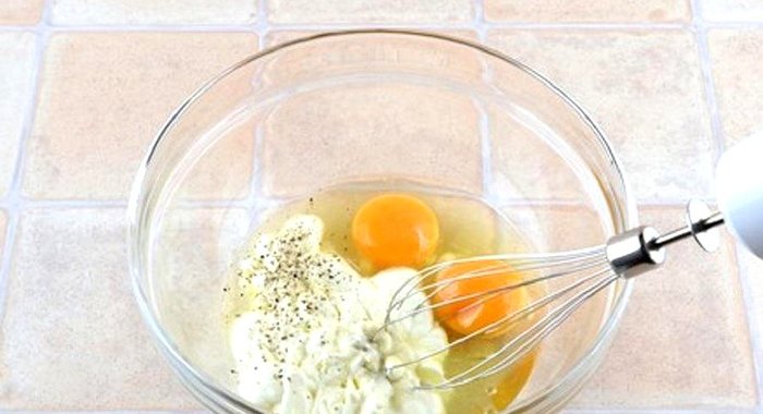 Пирог с брынзой и помидорами