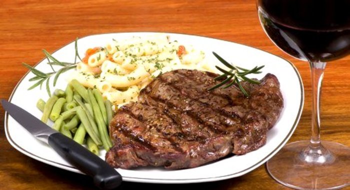 Тибон стейки с ароматном маринаде из кинзы и чеснока