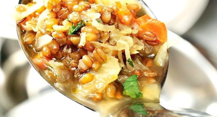 Пшеничная каша с капустой и морковью