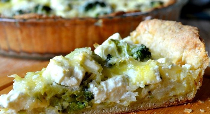 Киш с брокколи и сыром фета