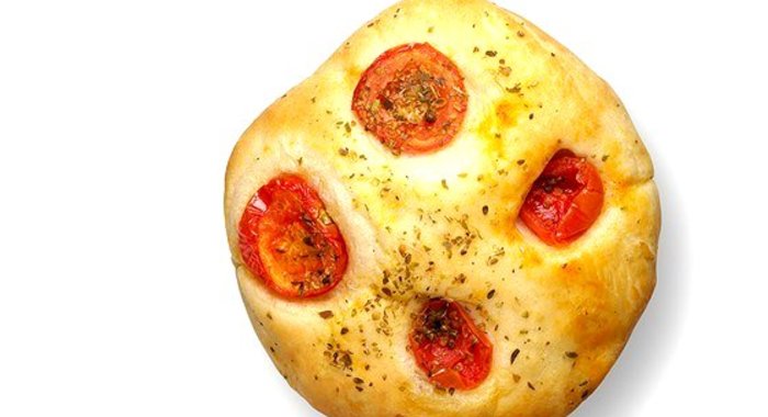 Фокачча с томатами, маслинами и сыром