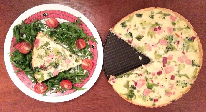 Киш с брокколи и ветчиной