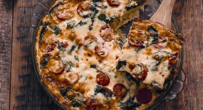 Картофельный пирог с помидорами и шпинатом