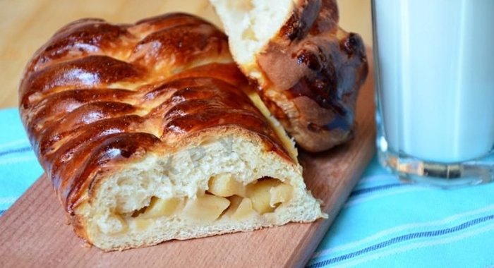 Дрожжевая коса пирог с яблоками