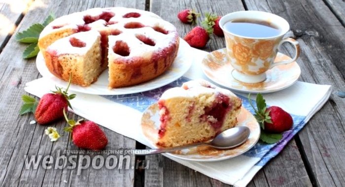 Пирог с клубникой в мультиварке