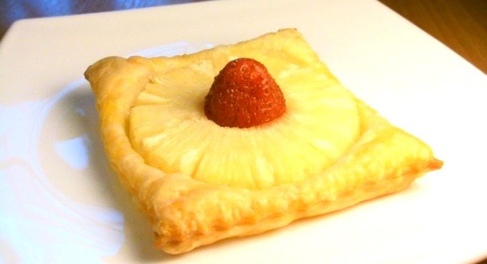 Слоенки с ананасами