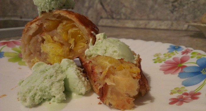 Штрудель с бананом и мандаринами