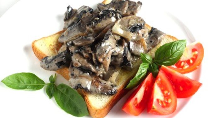 Грибы в сливочном соусе с шалфеем