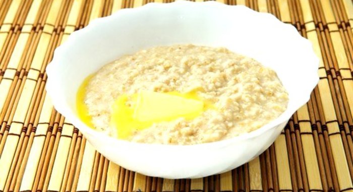 Каша из овсяных хлопьев с яблоками