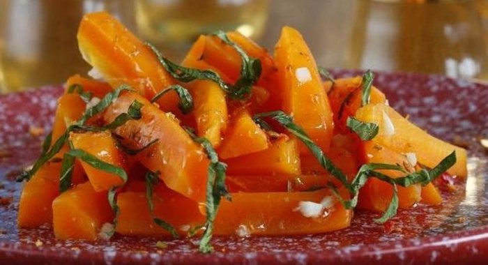 Теплый морковный салат со специями