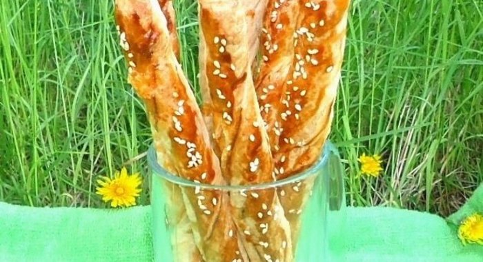 Слоёные палочки с сыром и арахисом