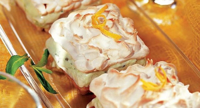 Торт-сюрприз с лимонными меренгами