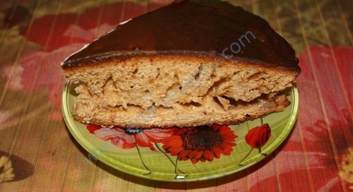 Медовый торт со сметанным кремом в шоколадной глазури