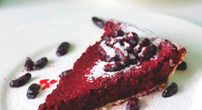 Тарт с жимолостью