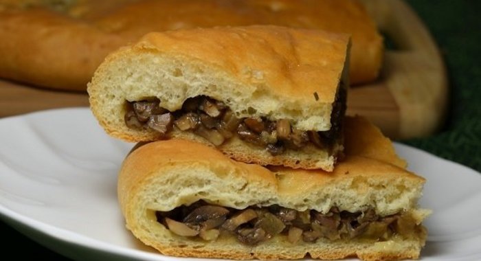 Пирог с грибами из дрожжевого теста