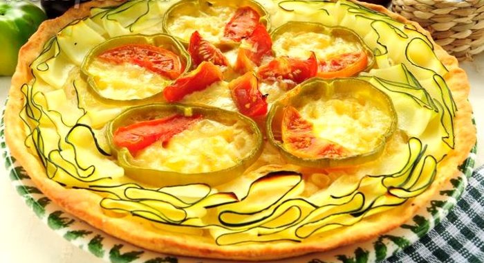 Пирог из песочного теста с овощами и моцареллой