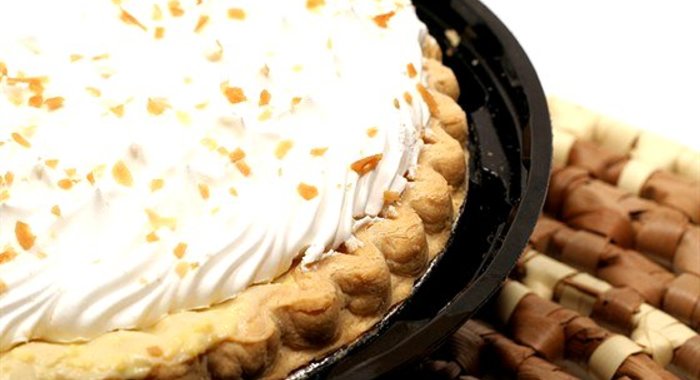 Торт безе с грецкими орехами и сливочным кремом