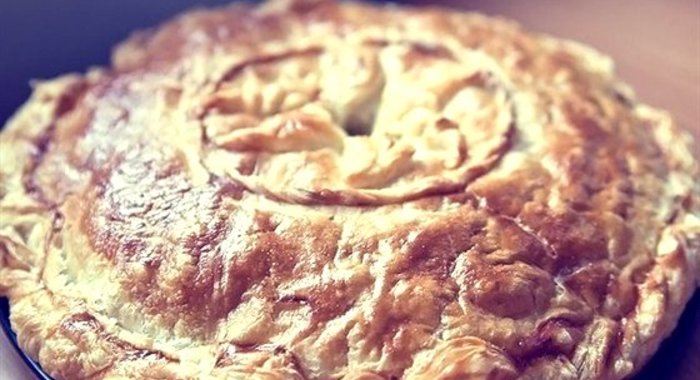 Пирог с курицей, картофелем и зеленью