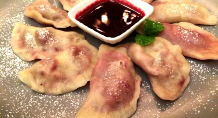 Постные вареники с вишней