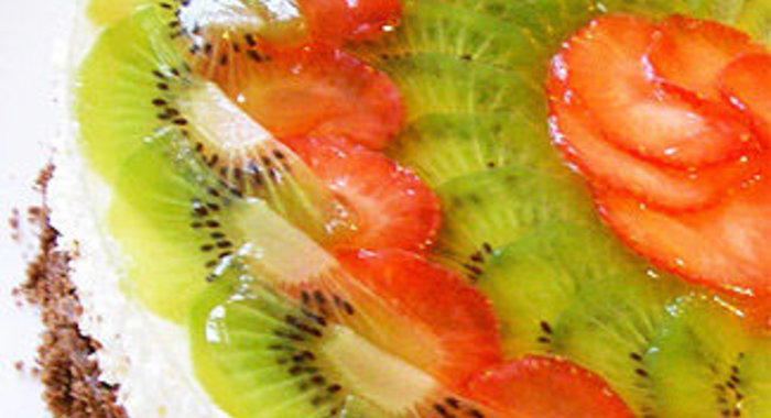 Шоколадно-творожный торт с фруктами