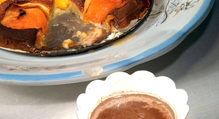 Клафути с абрикосами и персиками