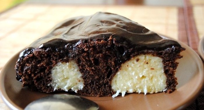 Шоколадный пирог с творожными шариками