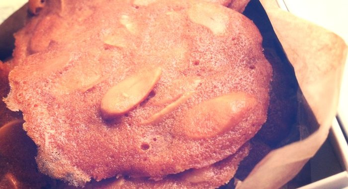 Тюиль с миндальными лепестками