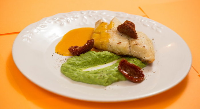 Салат с курицей и авокадо