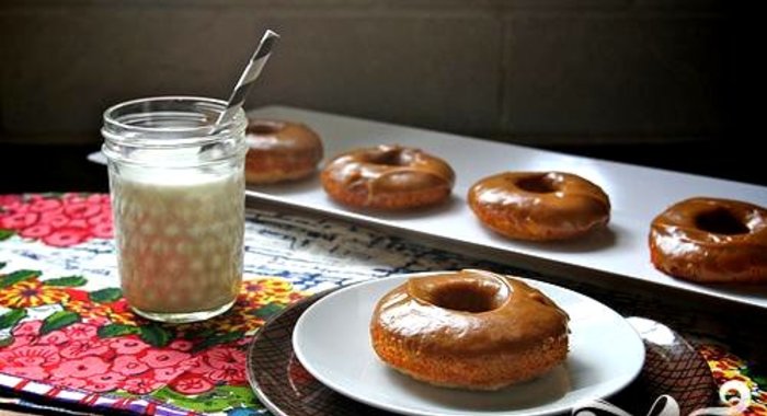 Банановые пончики с арахисовой глазурью