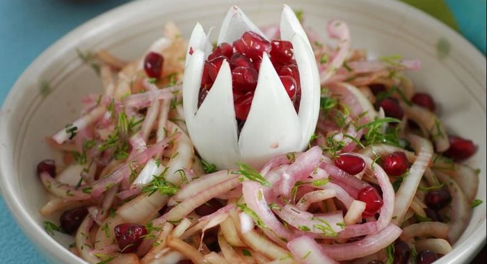 Салат из лука и граната