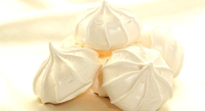 Меренги с лимонным соусом