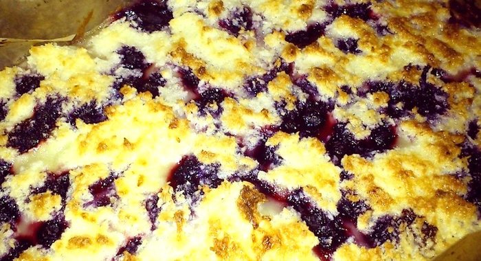 Ягодно-лимонный пирог с кокосовой посыпкой