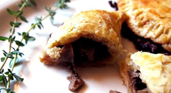 Эмпанада с шампиньонами