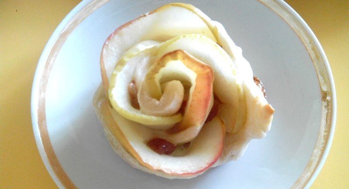 Розочки с яблоками