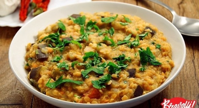 Карри с красной чечевицей и овощами