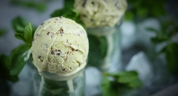 Мятное мороженое с шоколадом