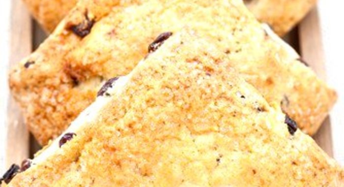 Булочки с пророщенной пшеницей, ягодами и орехами