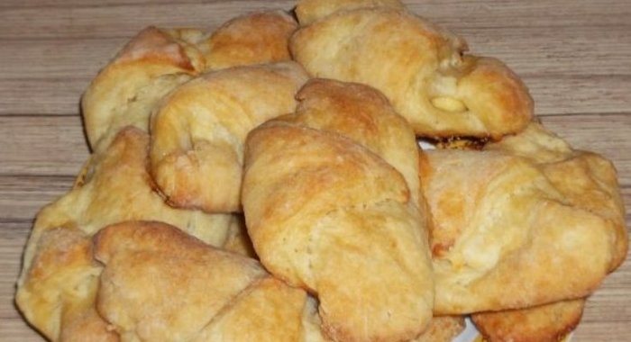 Рогалики из творожного теста с яблоками