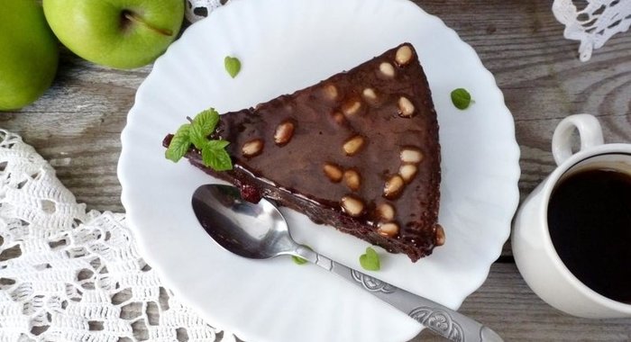 Шоколадно-вишневый пирог