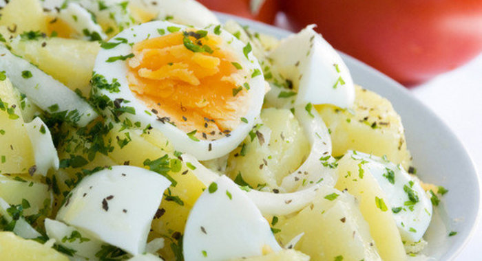 Картофельный салат с пряными травами