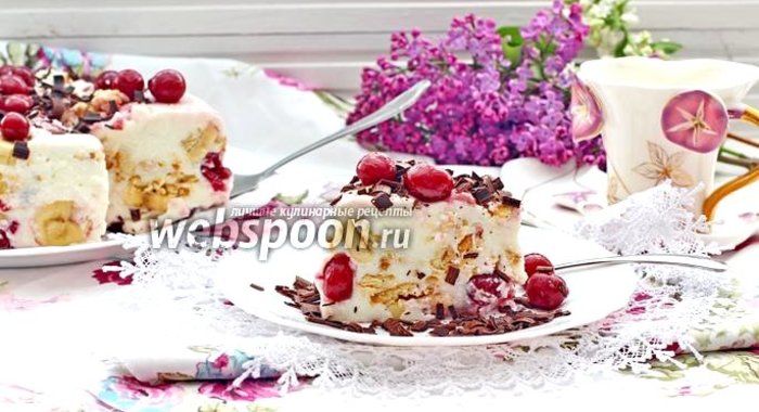 Творожно-йогуртовый торт с вишней и бананом