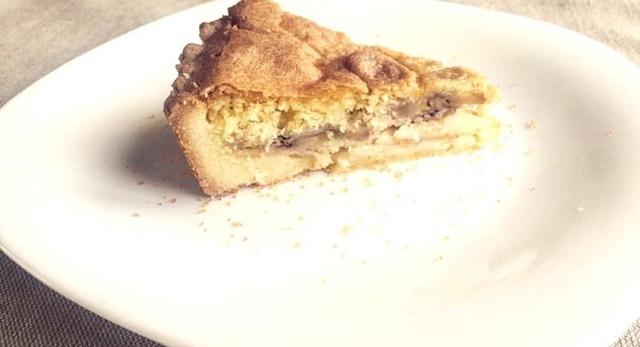 Бананово-яблочный пирог с миндалём и манным франжипаном