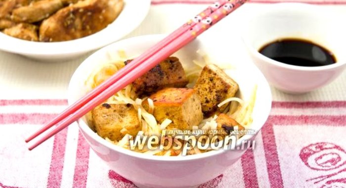 Суп с рисовой лапшой и сыром тофу