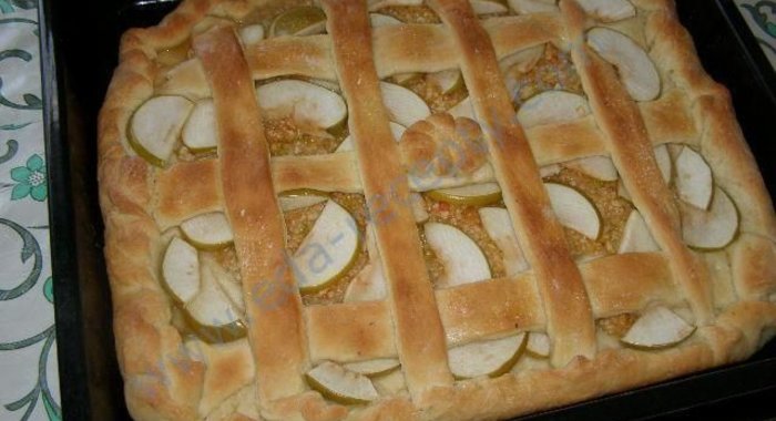 Яблочный пирог с яблоками из дрожжевого теста
