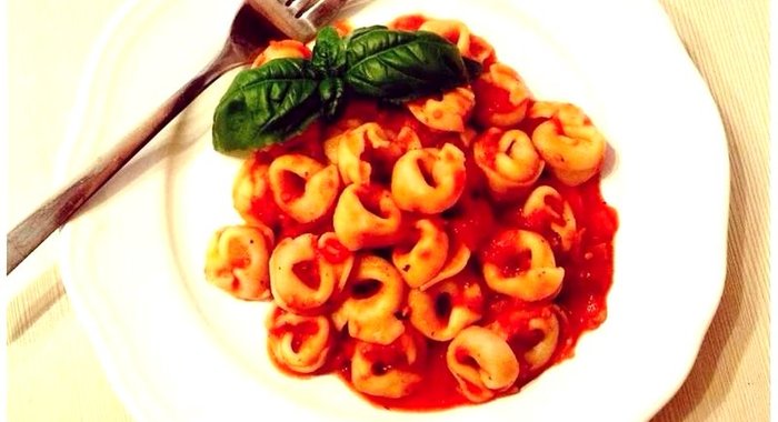 Тортеллини в томатном соусе