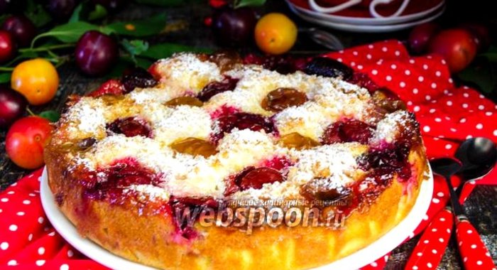 Пирог с алычой и кокосом