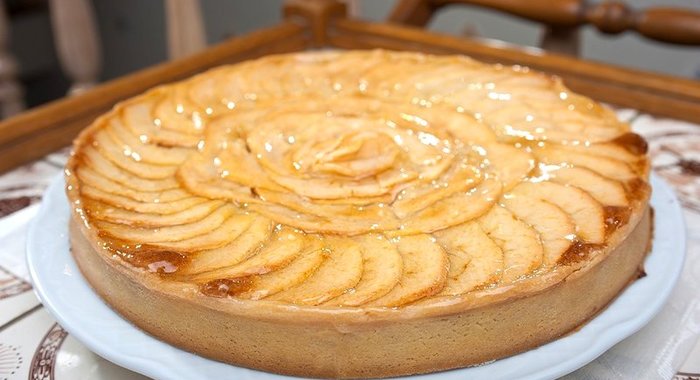 Пирог с яблоками без молока и яиц