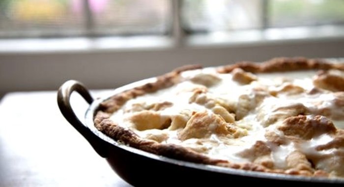 Пирог с грушами и яблоками