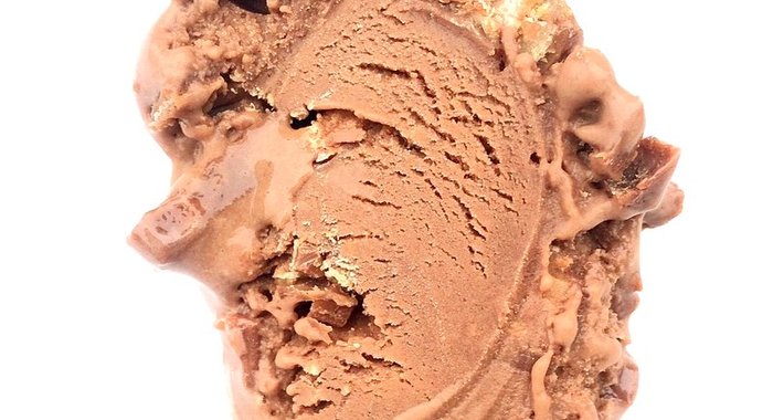 Мороженое с молочным шоколадом и конфетами KitKat